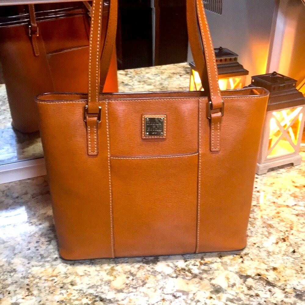 Dooney & Bourke Lexington Retail$215.60 Dooney.com EXCELLENT CONDITION‼️